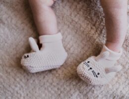 Moderne & zeitlose internationale Babynamen für 2025